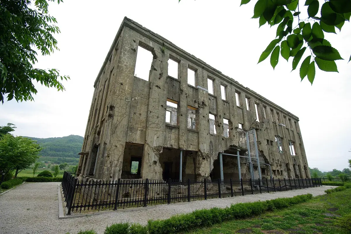 노동당사 현장 사진 2 — 강원 철원군