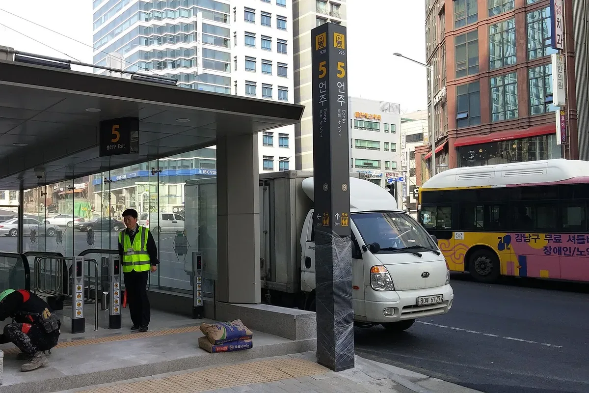 이디야 커피랩 본점 대표 사진 — 서울 강남 논현 카페