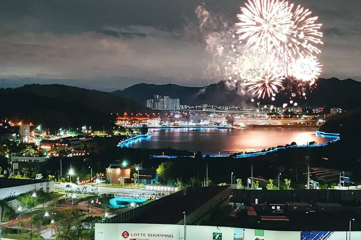 헨지(henzy) 대표 사진 — 경기 의왕 학의동 카페