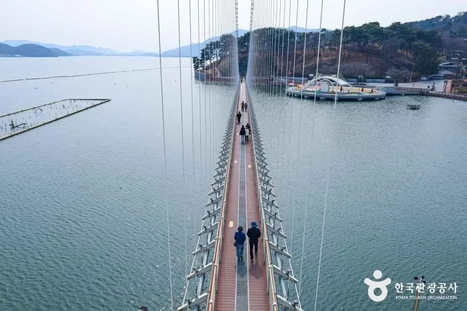 예당호 출렁다리(음악분수) 현장 사진 4 — 충남 예산 응봉면